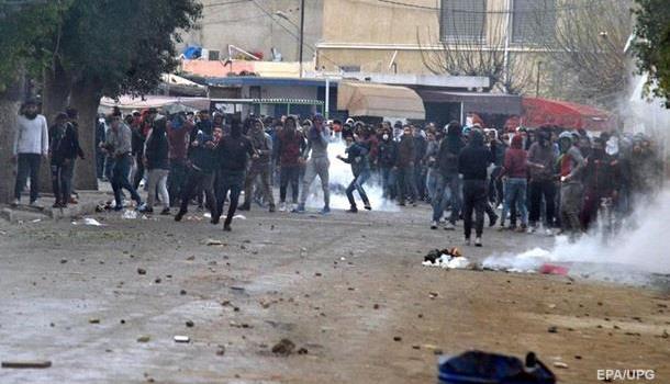 Беспорядки в Тунисе: арестованы почти 800 человек