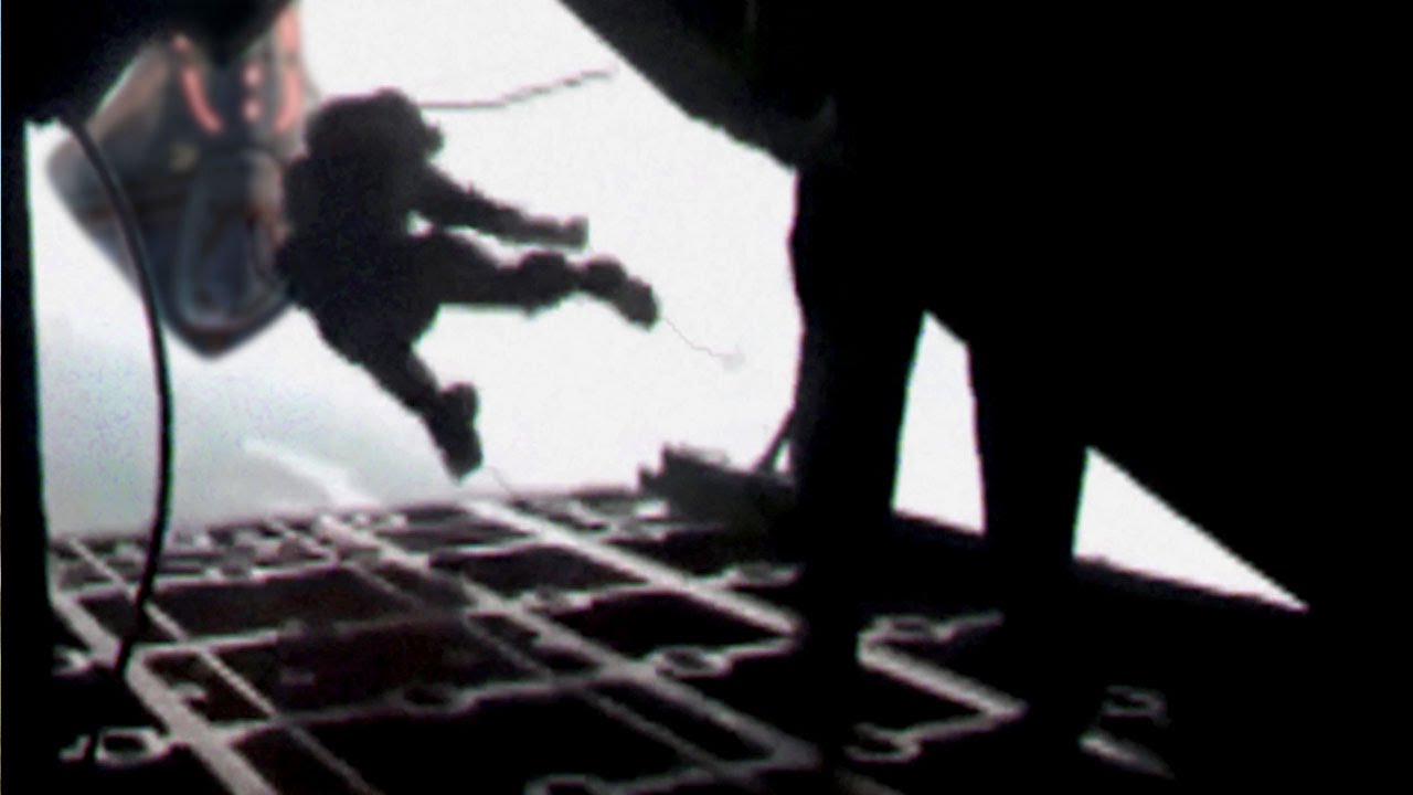 НЛО странного типа стырил парашютиста прямо из самолёта