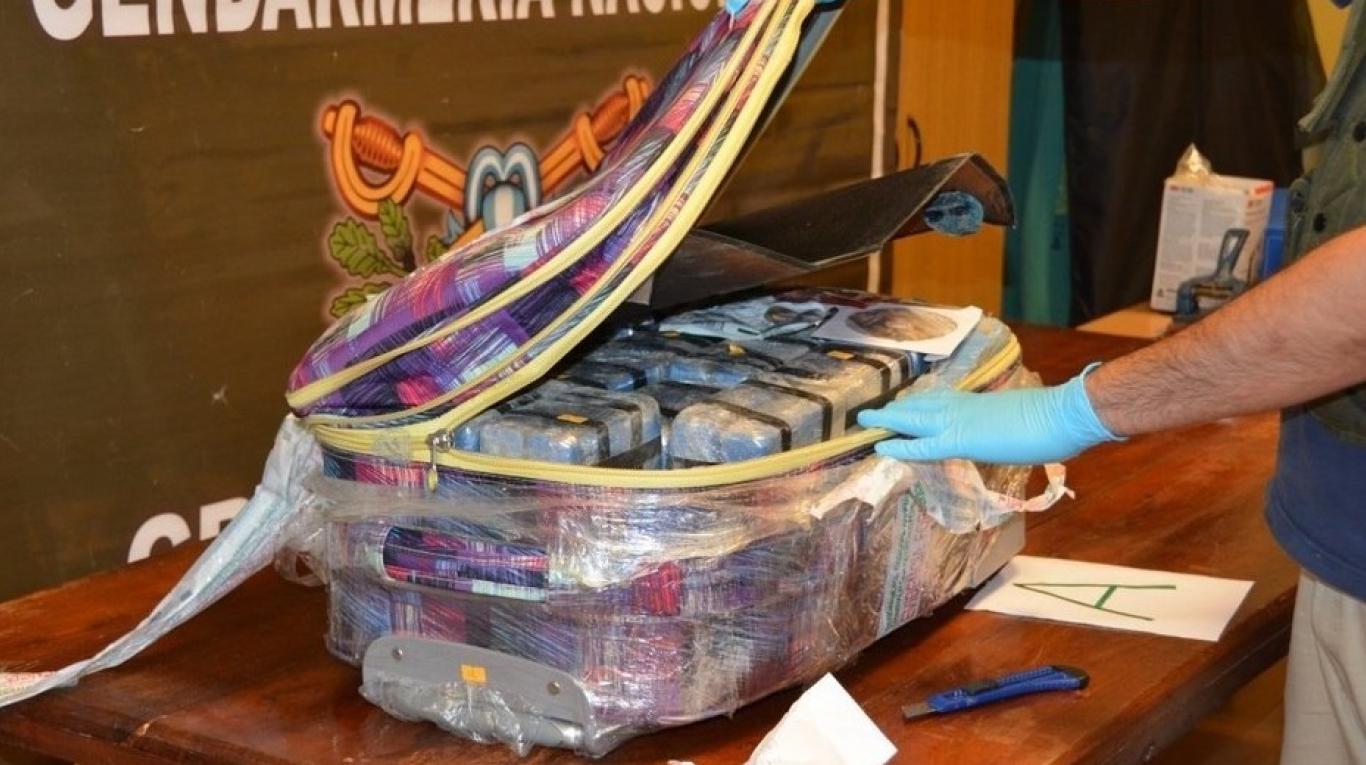 Власти Аргентины нашли 12 чемоданов с наркотиками в здании посольства России