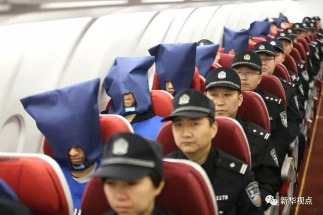 Перевозка подозреваемых в Китае