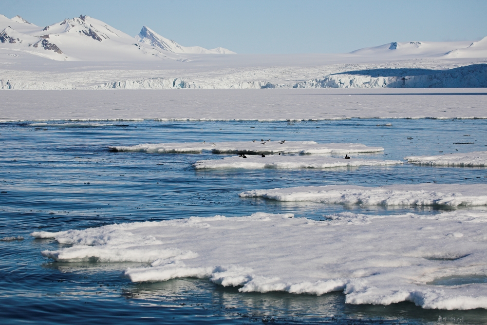 Уникальные подледниковые озёра обнаружены в Арктике