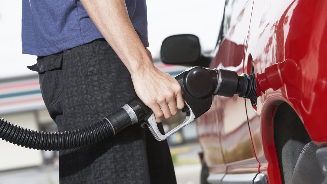 Росстат: Средняя цена за литр бензина по России превысила психологическую отметку в 40 рублей
