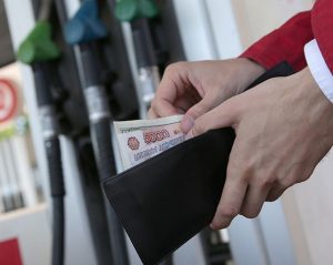 «Нас держат за дураков»: Жириновский объяснил рост цен на бензин
