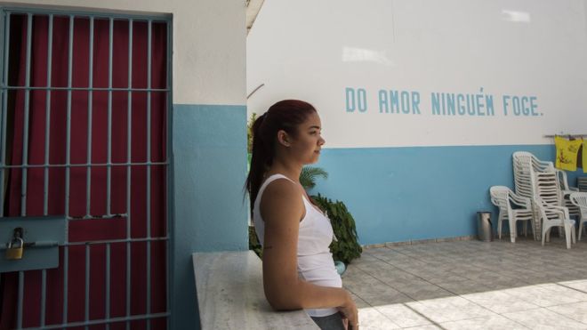 "Никто не бежит от любви": жизнь бразильской женской тюрьмы без охранников
