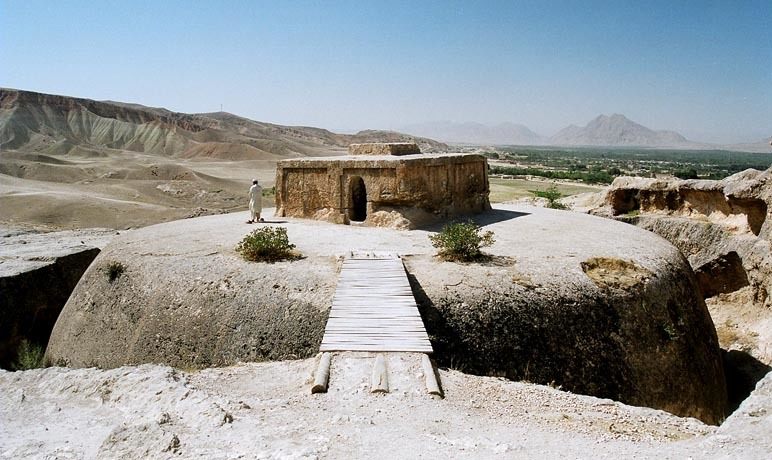 Невероятная ступа Тахт-е Ростам (Афганистан).