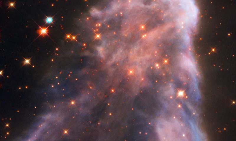 Жуткий призрак Кассиопеи! Телескоп Хаббл показал то, что мы сами никогда не увидели бы!