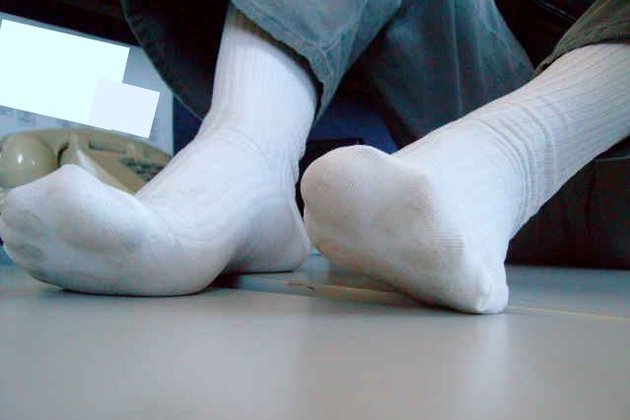 Китаец понюхал собственные носки и угодил в больницу