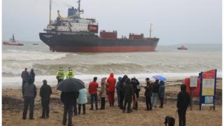 Российское грузовое судно "Кузьма Минин" сняли с мели у берегов Британии