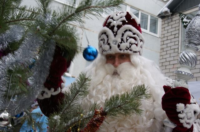 ВЦИОМ узнал, что россияне хотели бы попросить у Деда Мороза