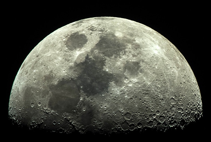 На Луне, скорее всего, существует жизнь