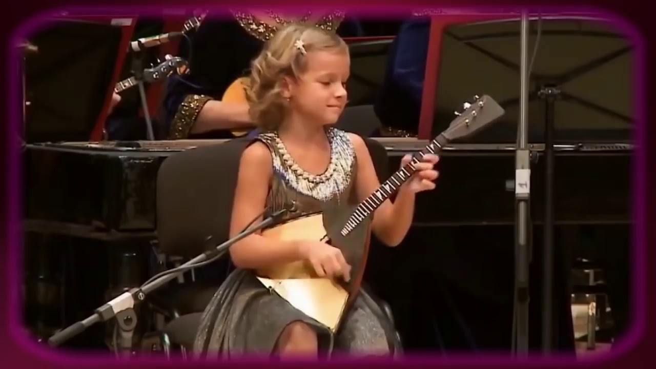 Anastasia Tyurina (7) performs "Valenki" on her balalaika (Анастасия Тюрина 2018)