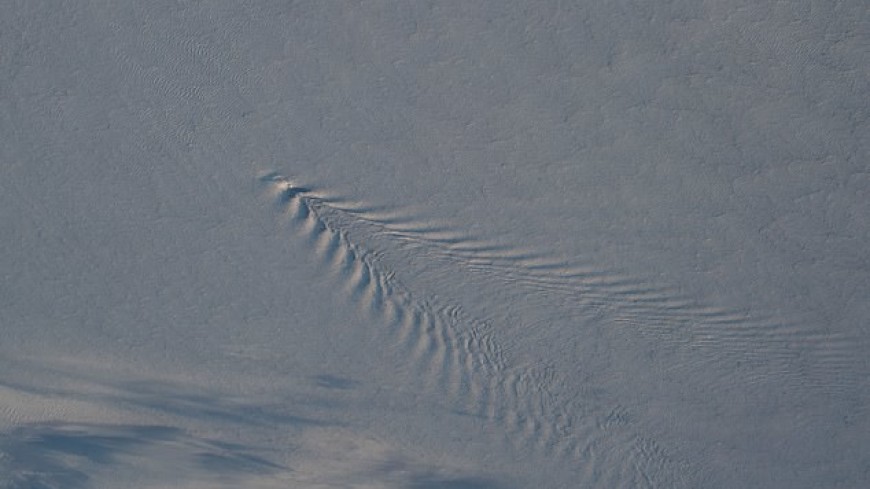 Метеорологи объяснили загадочную рябь в облаках над Антарктидой.
