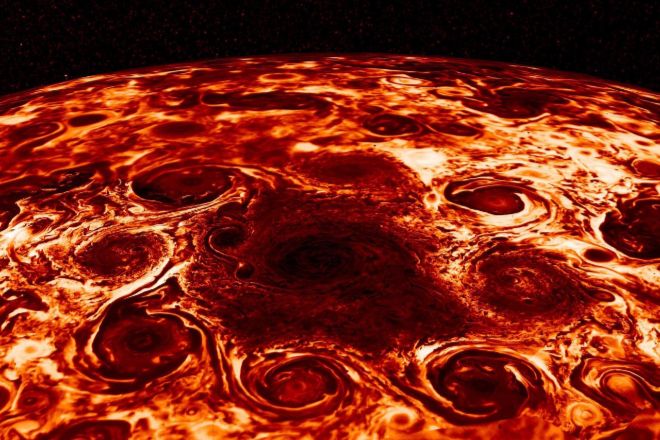 Зонд NASA обнаружил над Юпитером новый циклон размером с Техас